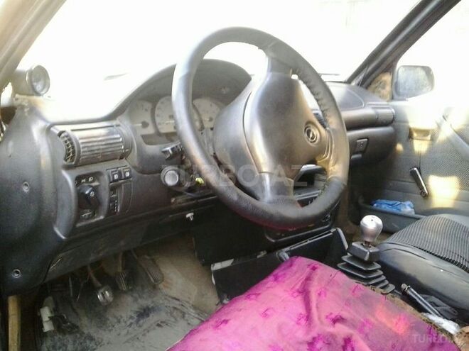 Opel Vectra 1983, 2,000,000 km - 1.6 л - Şəki