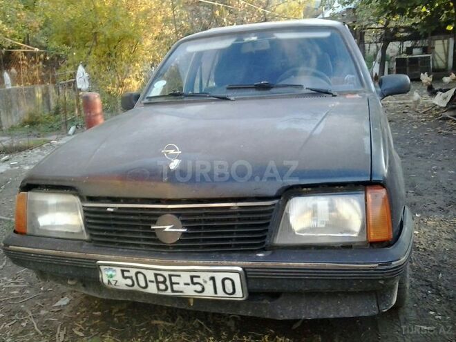 Opel Vectra 1983, 2,000,000 km - 1.6 л - Şəki