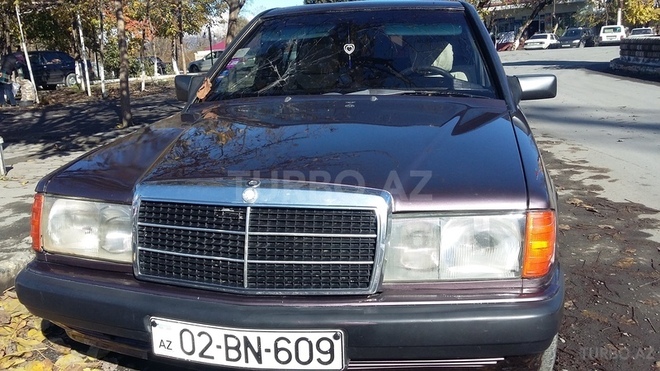 Mercedes 190 1991, 250,000 km - 2.0 l - Zaqatala