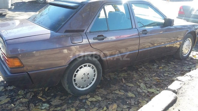 Mercedes 190 1991, 250,000 km - 2.0 l - Zaqatala