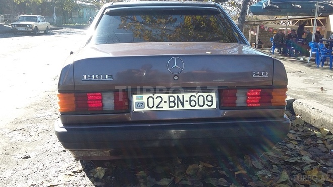 Mercedes 190 1991, 250,000 km - 2.0 l - Zaqatala
