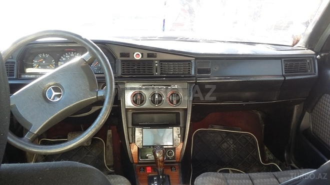Mercedes 190 1991, 250,000 km - 2.0 l - Zaqatala