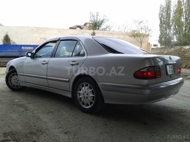 Mercedes E 240 2001, 130,000 km - 2.6 л - Bakı
