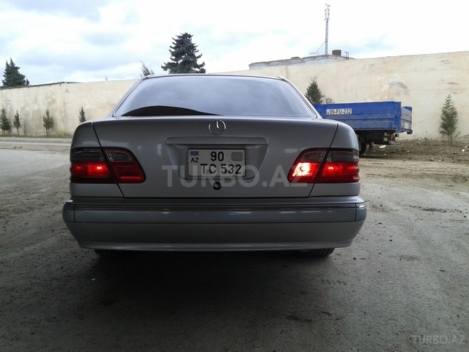 Mercedes E 240 2001, 130,000 km - 2.6 л - Bakı