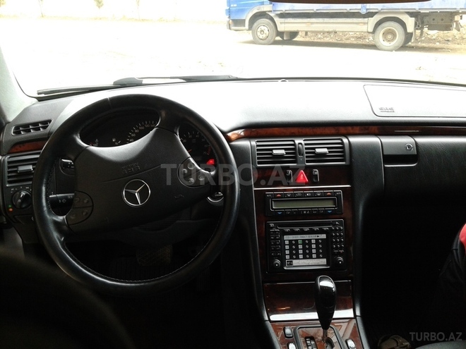 Mercedes E 240 2001, 130,000 km - 2.6 л - Bakı