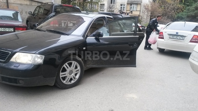 Audi A6 2001, 219,800 km - 2.8 l - Bakı