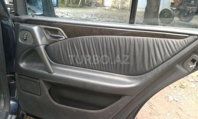 Mercedes E 200 1997, 295,500 km - 2.0 l - Qax