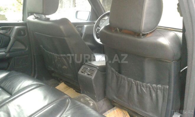 Mercedes E 200 1997, 295,500 km - 2.0 l - Qax