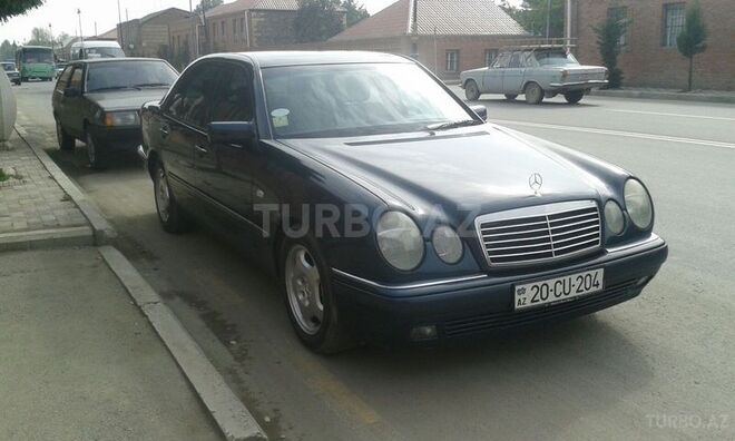 Mercedes E 200 1997, 295,500 km - 2.0 l - Qax