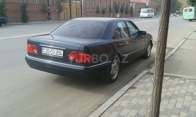 Mercedes E 200 1997, 295,500 km - 2.0 l - Qax