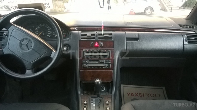 Mercedes E 230 1996, 300,000 km - 2.3 l - Bakı
