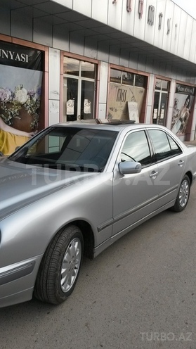 Mercedes E 240 2000, 184,200 km - 2.4 л - Sabirabad