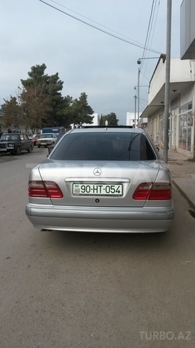 Mercedes E 240 2000, 184,200 km - 2.4 л - Sabirabad