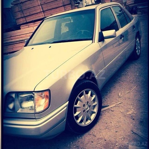 Mercedes E 220 1994, 328,000 km - 0.2 l - Bakı