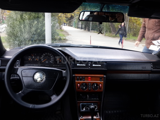 Mercedes E 200 1994, 365,437 km - 2.0 l - Bakı