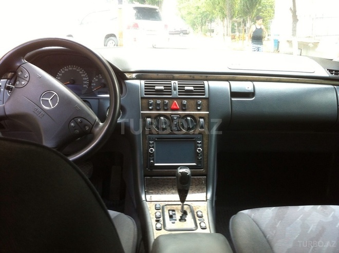 Mercedes E 240 2002, 266,500 km - 2.6 l - Bakı
