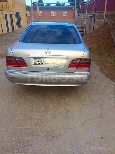 Mercedes E 270 2001, 245,000 km - 2.7 l - Bakı