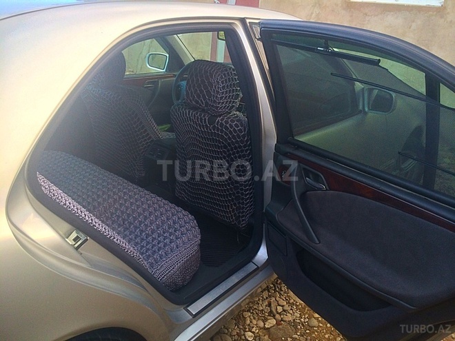 Mercedes E 270 2001, 245,000 km - 2.7 l - Bakı