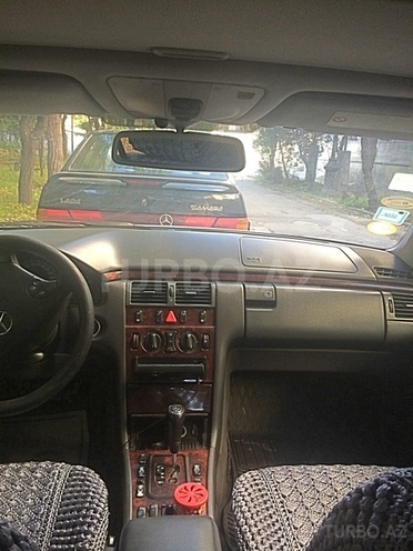 Mercedes E 270 2001, 245,000 km - 2.7 l - Bakı