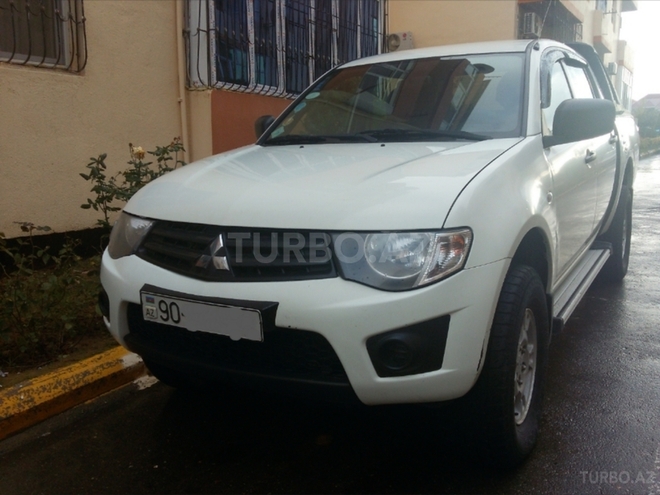 Mitsubishi L200 2013, 69,000 km - 2.5 л - Bakı