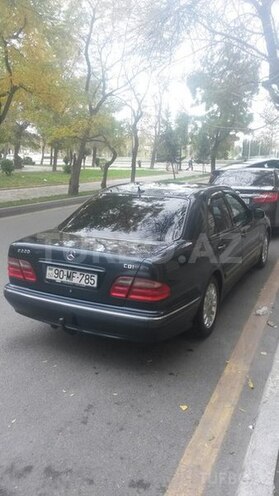 Mercedes E 220 2000, 283,000 km - 2.2 l - Bakı
