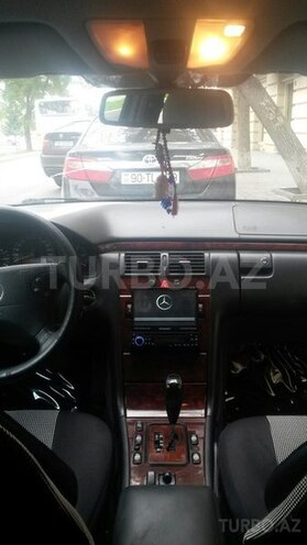 Mercedes E 220 2000, 283,000 km - 2.2 l - Bakı