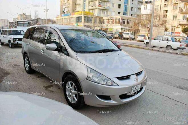 Mitsubishi Grandis 2003, 106,000 km - 2.4 l - Bakı