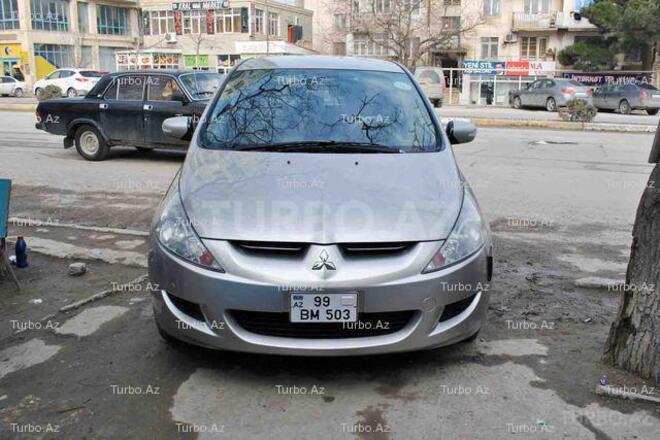 Mitsubishi Grandis 2003, 106,000 km - 2.4 l - Bakı