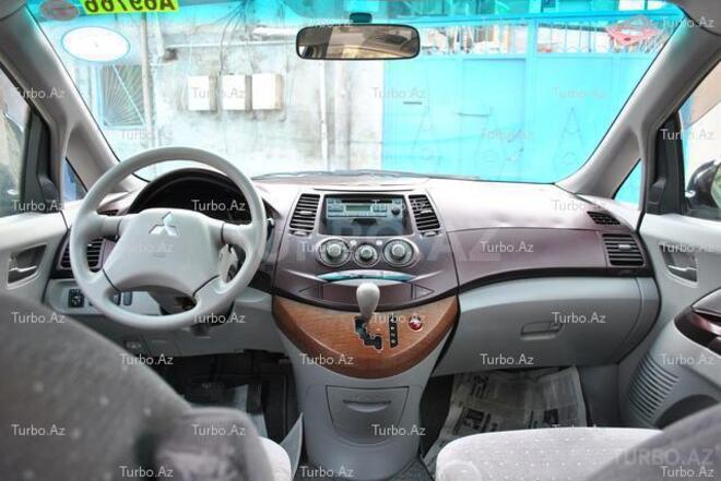 Mitsubishi Grandis 2003, 106,000 km - 2.4 l - Bakı