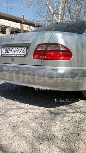 Mercedes E 220 2000, 172,000 km - 2.2 l - Bakı