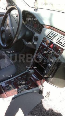 Mercedes E 220 2000, 172,000 km - 2.2 l - Bakı