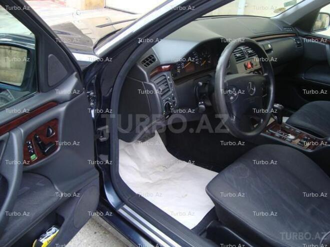 Mercedes E 270 1999, 161,000 km - 2.7 l - Bakı