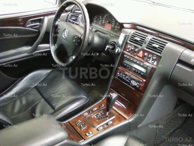 Mercedes E 280 2001, 155,000 km - 2.8 l - Bakı