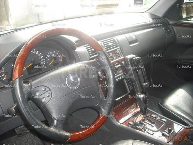 Mercedes E 240 2001, 183,000 km - 2.6 l - Bakı