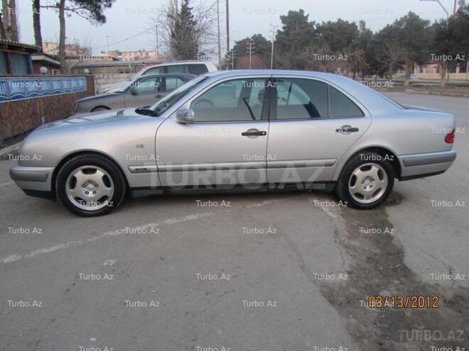 Mercedes E 200 1999, 220,000 km - 2.0 l - Bakı