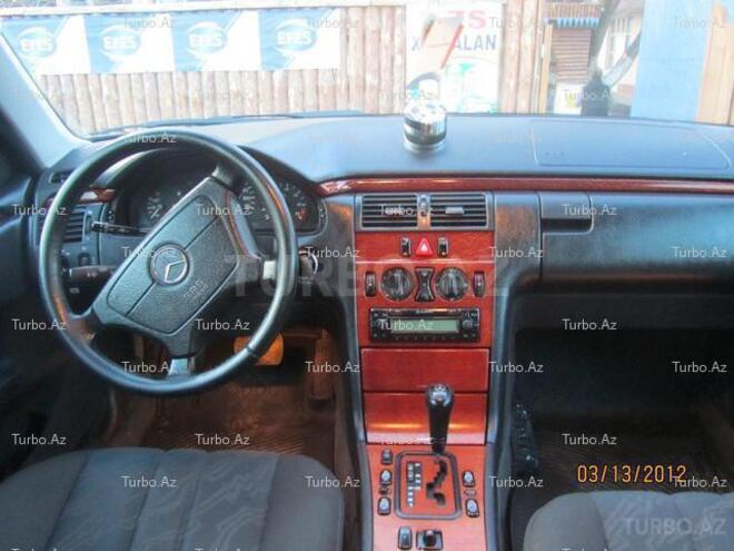 Mercedes E 200 1999, 220,000 km - 2.0 l - Bakı