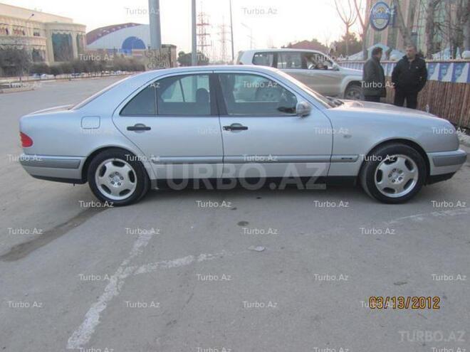 Mercedes E 200 1999, 220,000 km - 2.0 l - Bakı
