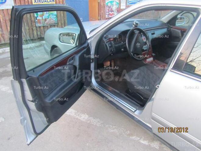 Mercedes E 200 1999, 220,000 km - 2.0 l - Bakı