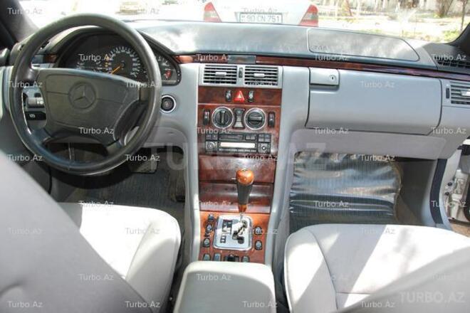 Mercedes E 240 1998, 300,000 km - 2.4 л - Bakı