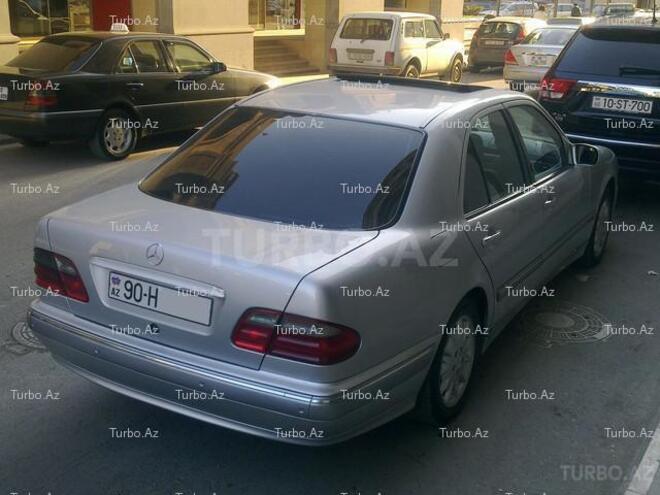 Mercedes E 220 2000, 207,000 km - 2.2 l - Bakı