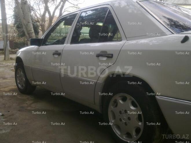 Mercedes E 250 1992, 250,000 km - 2.5 l - Bakı
