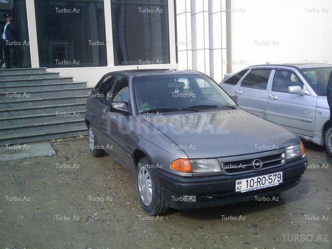 Opel Astra 1993, 150,000 km - 1.8 l - Bakı