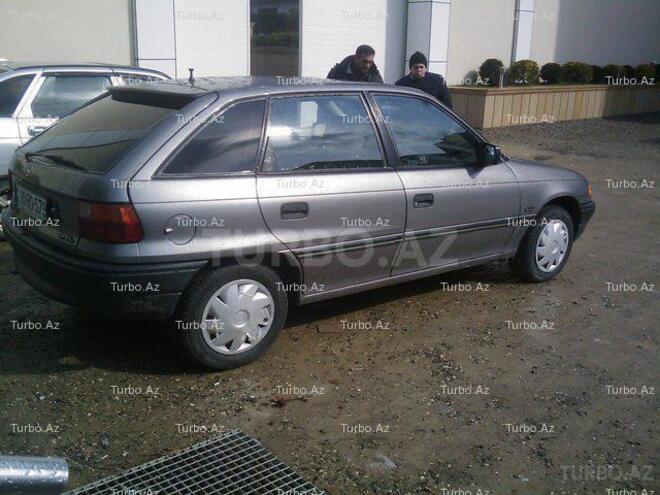 Opel Astra 1993, 150,000 km - 1.8 l - Bakı