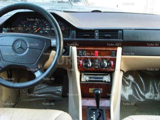 Mercedes E 220 1995, 191,000 km - 2.2 l - Bakı