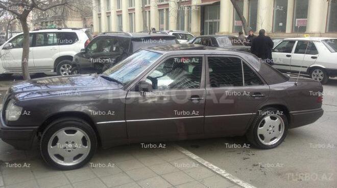 Mercedes E 280 1993, 311,243 km - 2.8 l - Bakı