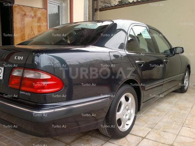 Mercedes E 220 2000, 168,900 km - 2.2 l - Bakı
