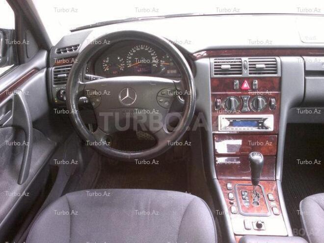 Mercedes E 220 2000, 168,900 km - 2.2 l - Bakı