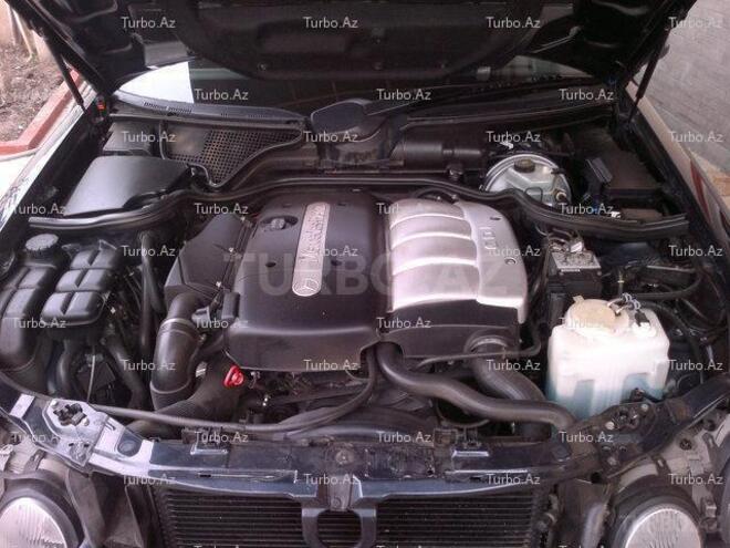 Mercedes E 220 2000, 168,900 km - 2.2 l - Bakı