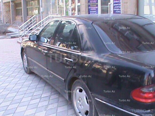 Mercedes E 220 2001, 155,000 km - 2.2 l - Bakı
