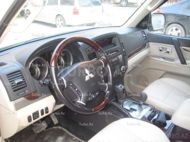 Mitsubishi Pajero 2010, 41,000 km - 3.5 l - Bakı